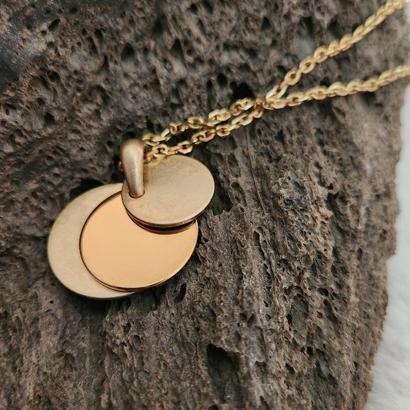 NWT Lia Sophia "Sundancer" Gold Circle Necklace - Picture 4 of 4